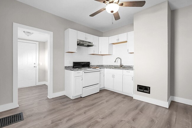 Building Photo - Newly Updated 2 Bedroom Home – Bright, Mod...