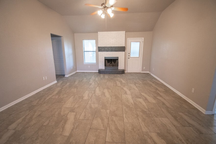 Living area - 5302 Leadville Dr