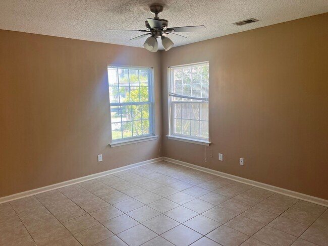 Building Photo - 3806 Maypop Cir