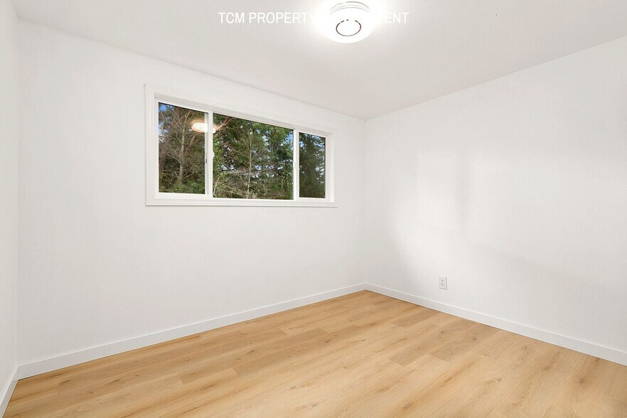 Building Photo - 14215 SE 41st St