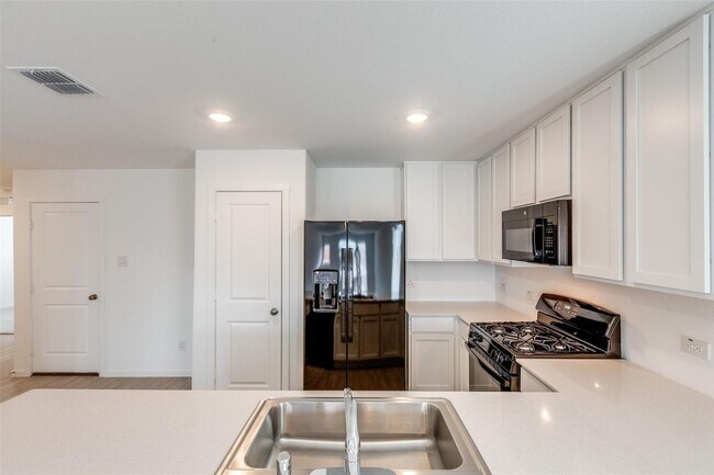 Building Photo - Brand-new home in McKinney’s Preserve at Honey Creek with spacious backyard, stylish interiors, c...