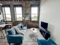 Building Photo - 605 W 4th St N