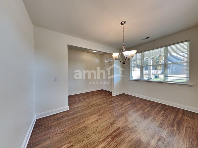 Building Photo - 1920 Brook Enclave Trail