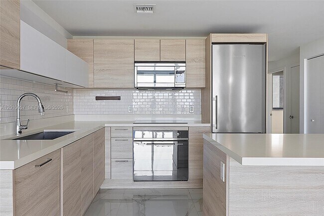 Building Photo - 16385 Biscayne Blvd