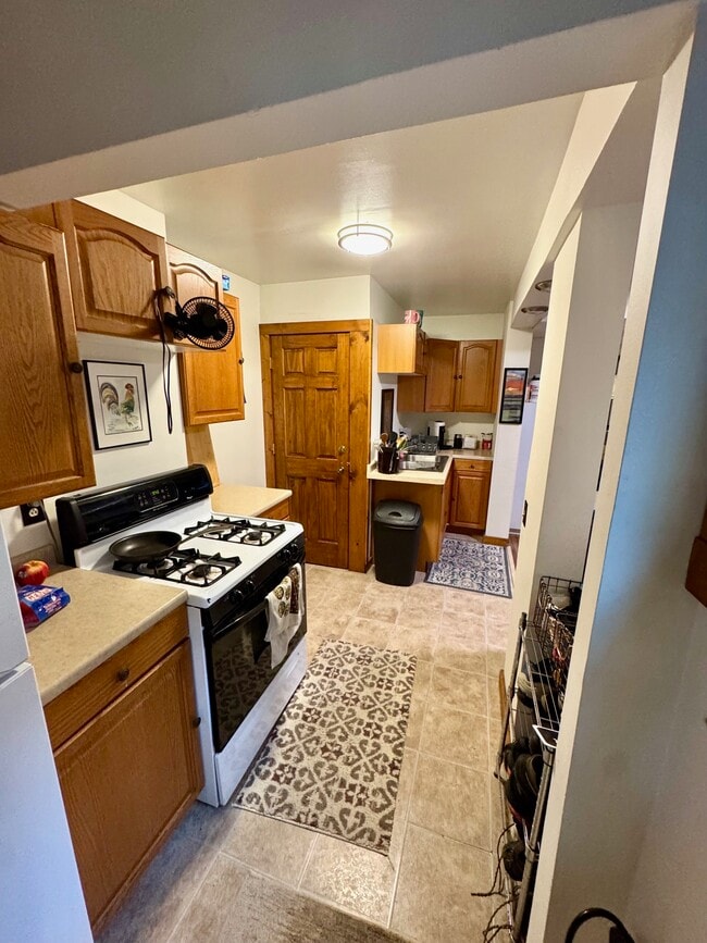 Building Photo - 103 Luton Ave SE