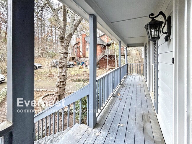 Building Photo - Beautiful 4-Bedroom Home with Modern Comforts / Pet-Friendly / Vouchers Accepted / Available Now!