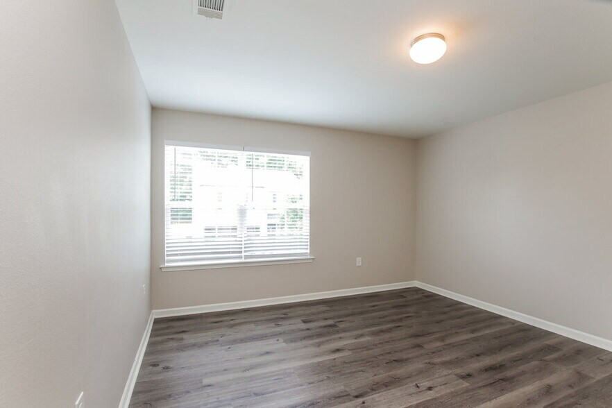 Building Photo - 4933 Broad Leaf Ct