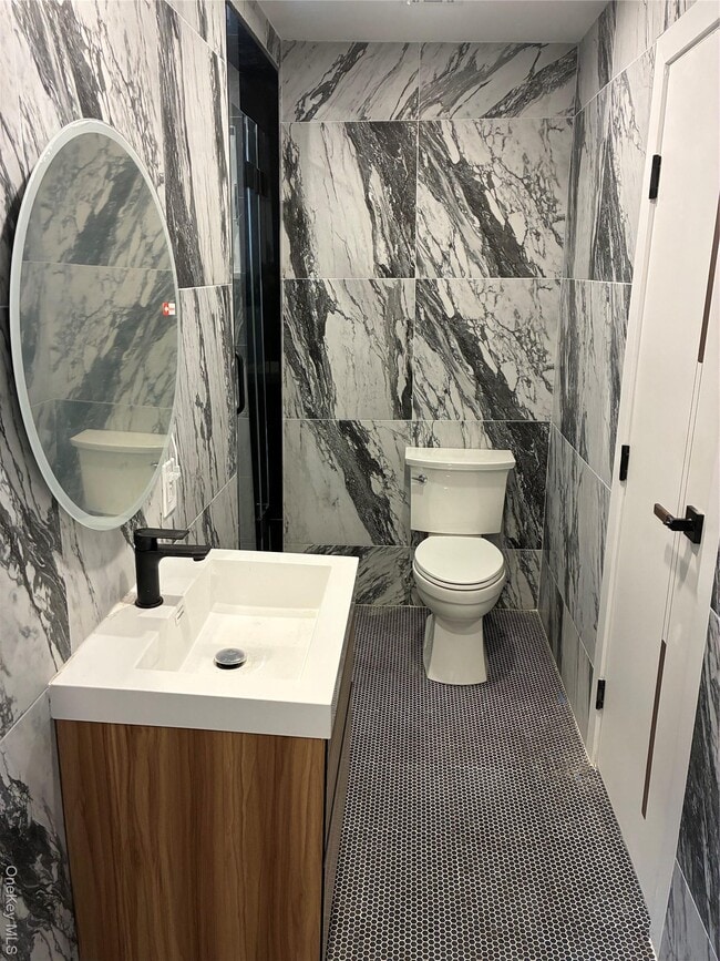 Building Photo - 204 E Shore Rd