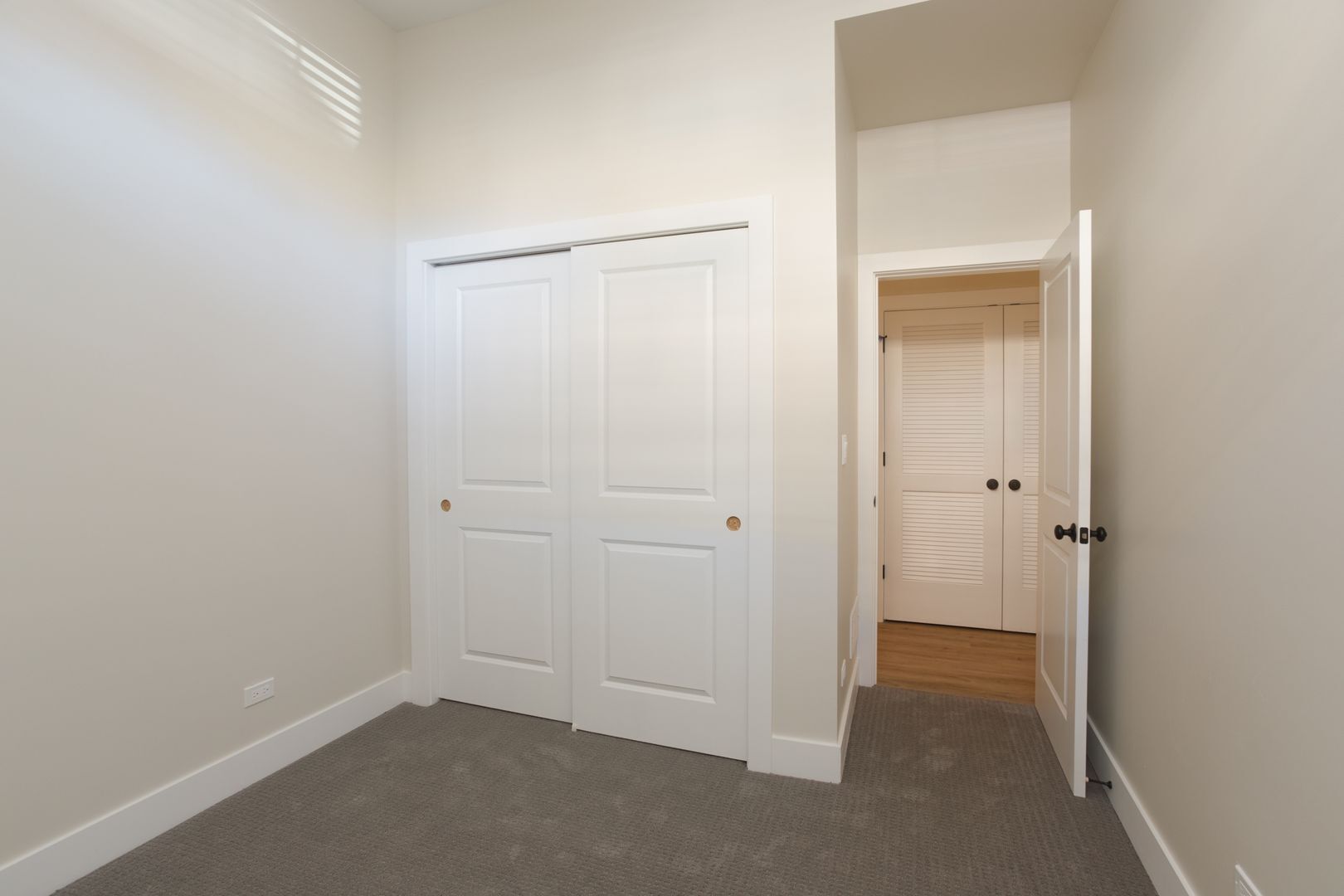 Building Photo - 1402 W Belden Ave