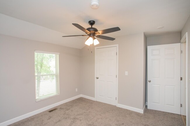 Building Photo - 1014 Douglas Ave