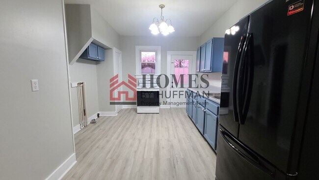 Building Photo - Two Bedroom House | Front Porch | Detached...