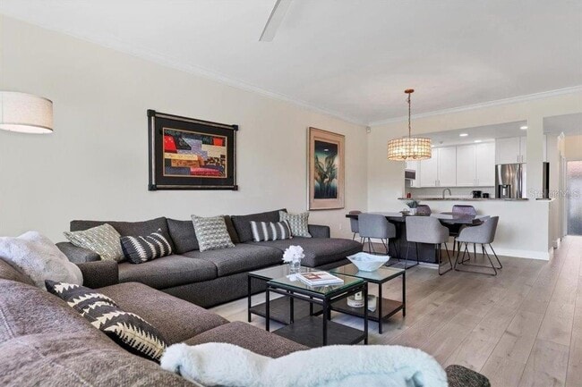 Building Photo - 862 Hudson Ave