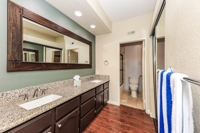 Building Photo - 3547 Cameo Dr