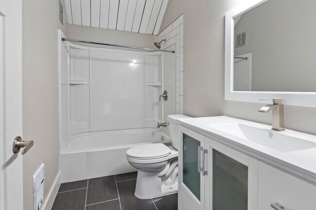 Building Photo - 4Touchstone