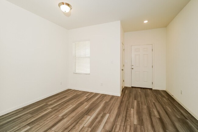 Building Photo - 141 Rubrum Rd