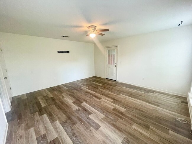 Building Photo - 242 Village Cove