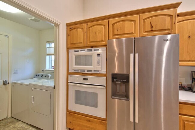Building Photo - 2372 NW Meadows Dr