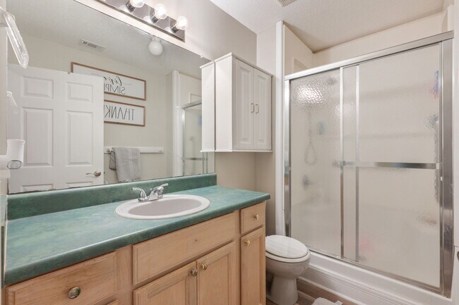 Building Photo - 3101 Lynn Dr