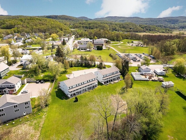 Building Photo - "Spacious 3-Bedroom Haven with 3 Full Baths in Charming Hinesburg!"