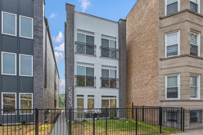 Building Photo - 5833 S Calumet Ave