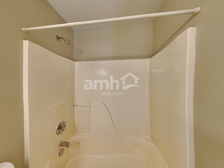 Building Photo - 8934 Tartan Ridge Dr