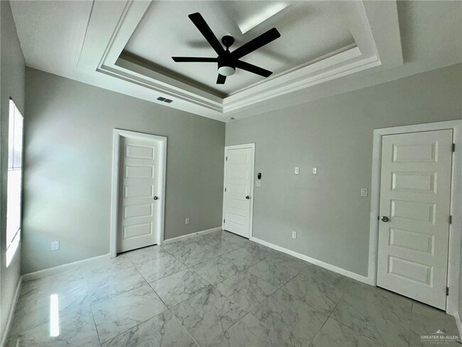 Building Photo - 12 S Mia Ln