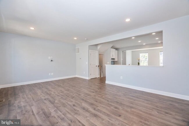 Building Photo - 8772 Elsing Green Dr
