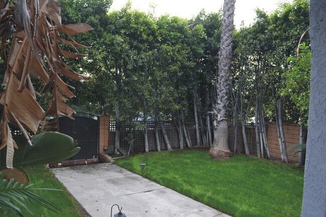 Building Photo - 6407 Gentry Ave