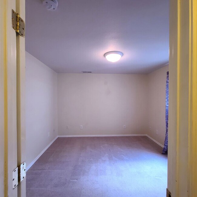 Building Photo - Beautiful home in Briargate Fairfax - D20 - ready to move in NOW!