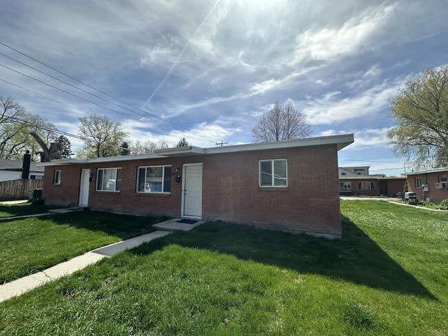 Building Photo - 3423 W Good St