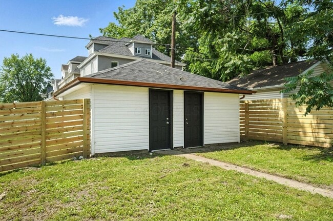 Building Photo - 887-889-889 E Livingston Ave