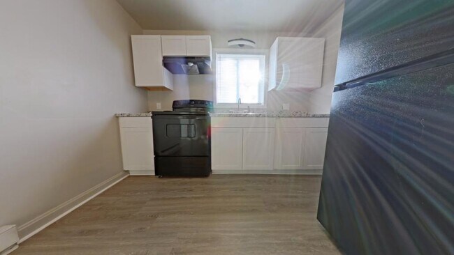 Building Photo - 610 Hawthorne Ave