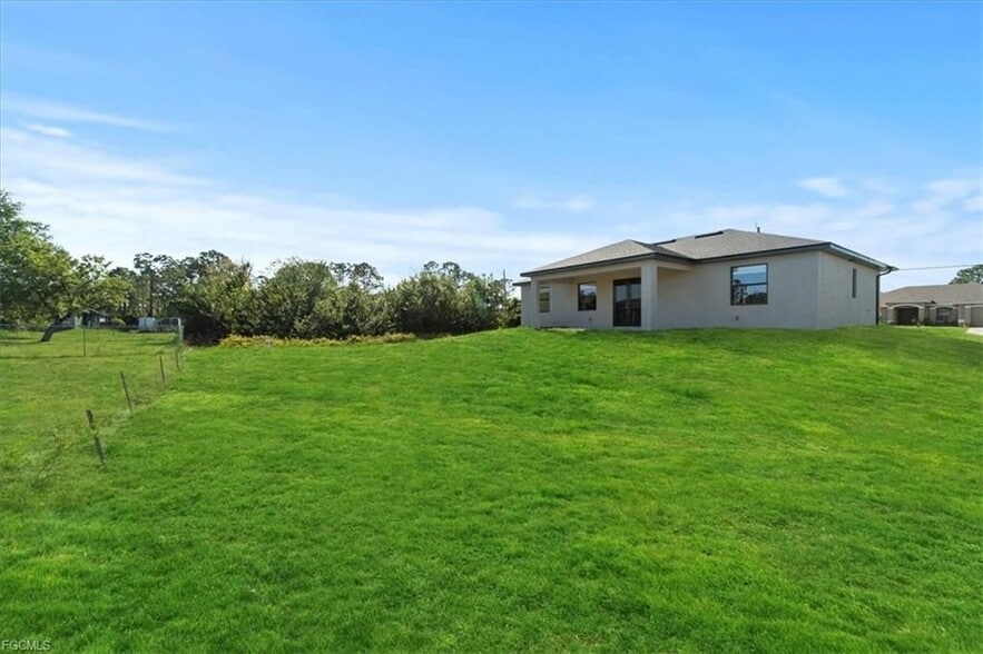 Building Photo - 5306 Lee St