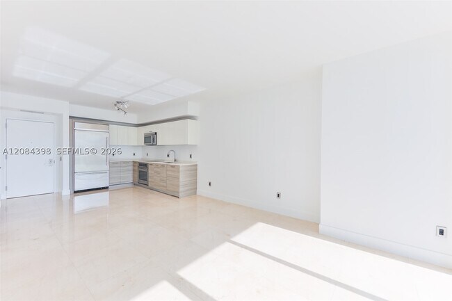 Building Photo - 1300 Brickell Bay Dr