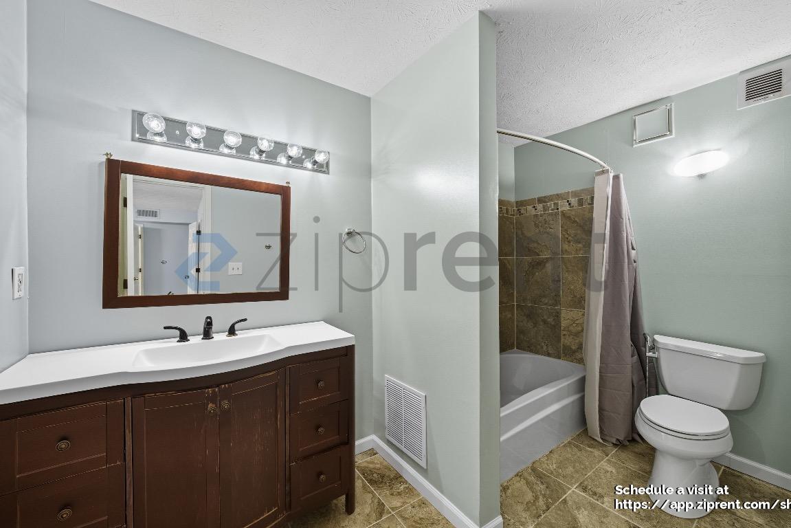 Building Photo - 1206 Riverview Dr