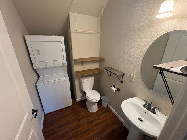 Building Photo - Brokeoffmtn19745/19747