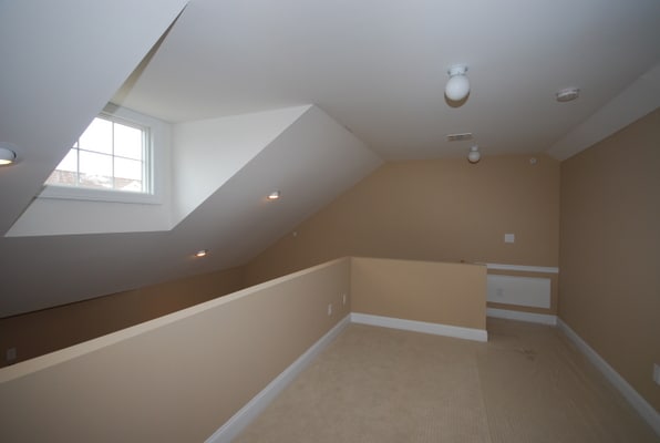 Building Photo - 330 Maple Ave