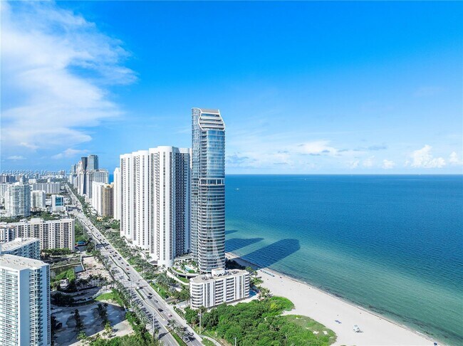 Primary Photo - 15701 Collins Ave