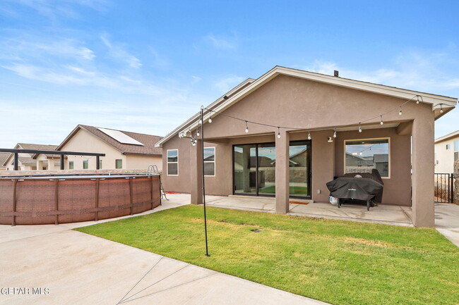 Building Photo - 840 Via Glorieta