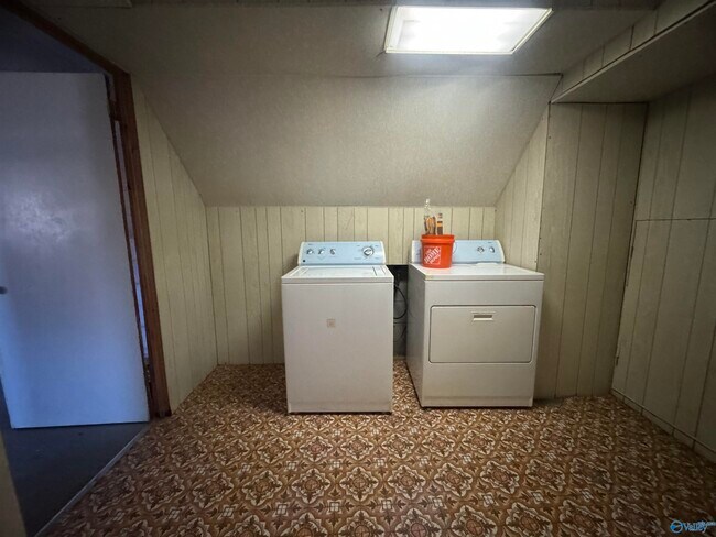 Building Photo - 9904 Willow Cove Rd SE