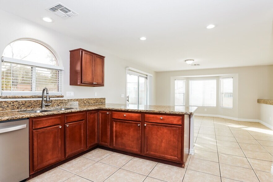 Building Photo - 6635 E Virginia St