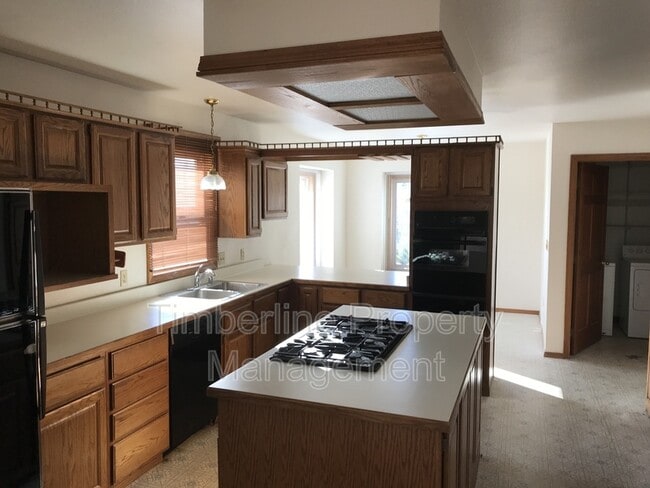 Building Photo - 936 Caribou Dr W