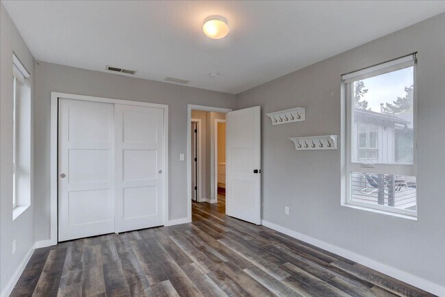 Building Photo - 867 20th St