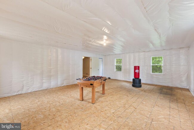 Building Photo - 6048 Redwood Ln