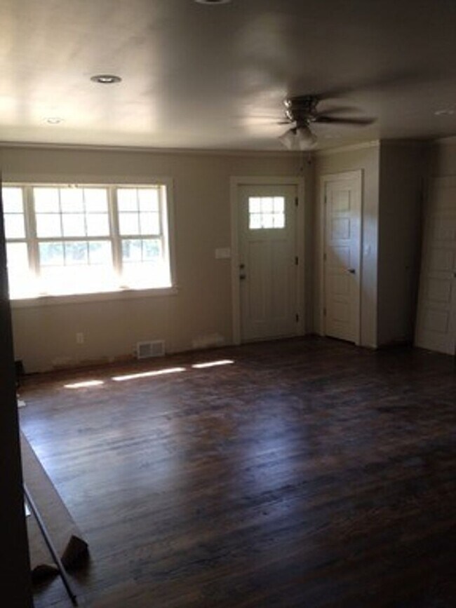 Building Photo - 508/510 S Duncan Ave