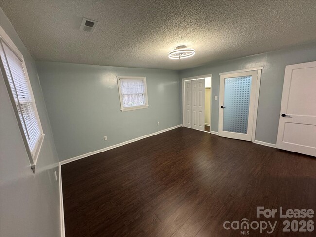 Building Photo - 4488 Giles Ave