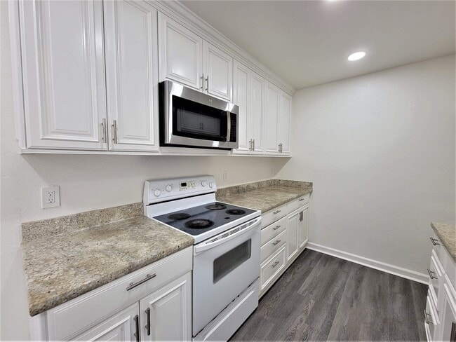 Building Photo - 2553 Lancaster Ct