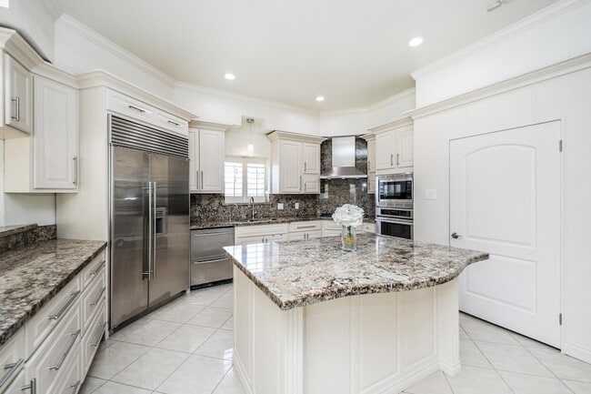 Building Photo - 314 Bordeaux Dr