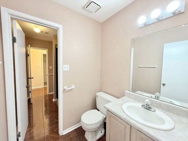 Building Photo - 6069 Hilburn Rd