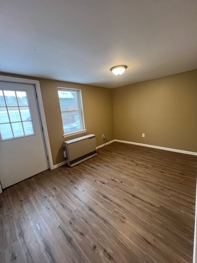 Building Photo - 12 Oak St